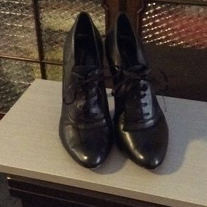 Steven Madden laces shoes